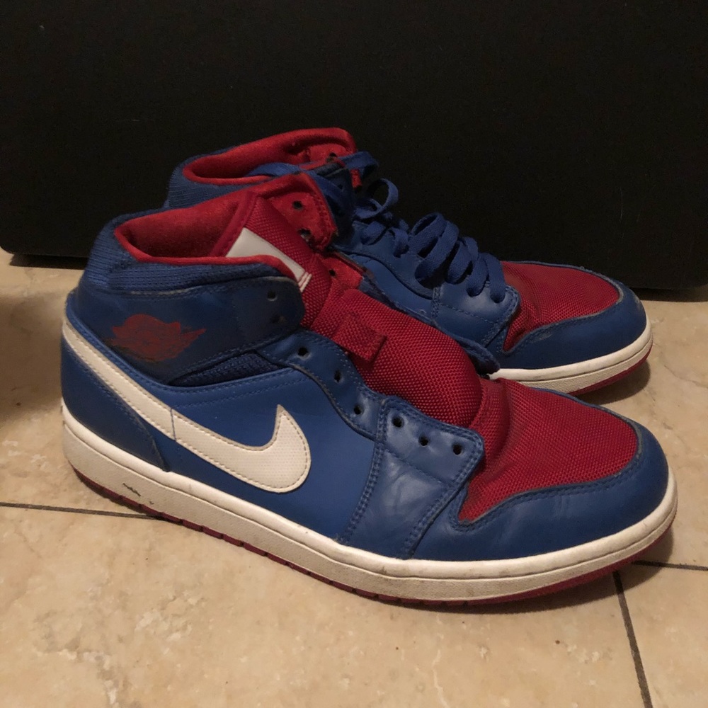 Jordan 1 Detroit Pistons Size 9 Red and Blue
